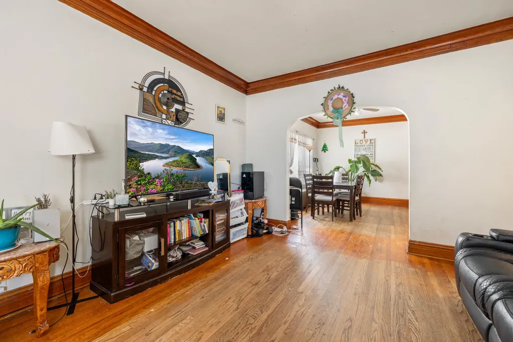3031 North Davlin Court Chicago IL 60618