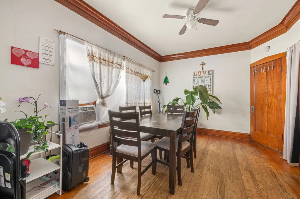 3031 North Davlin Court Chicago IL 60618