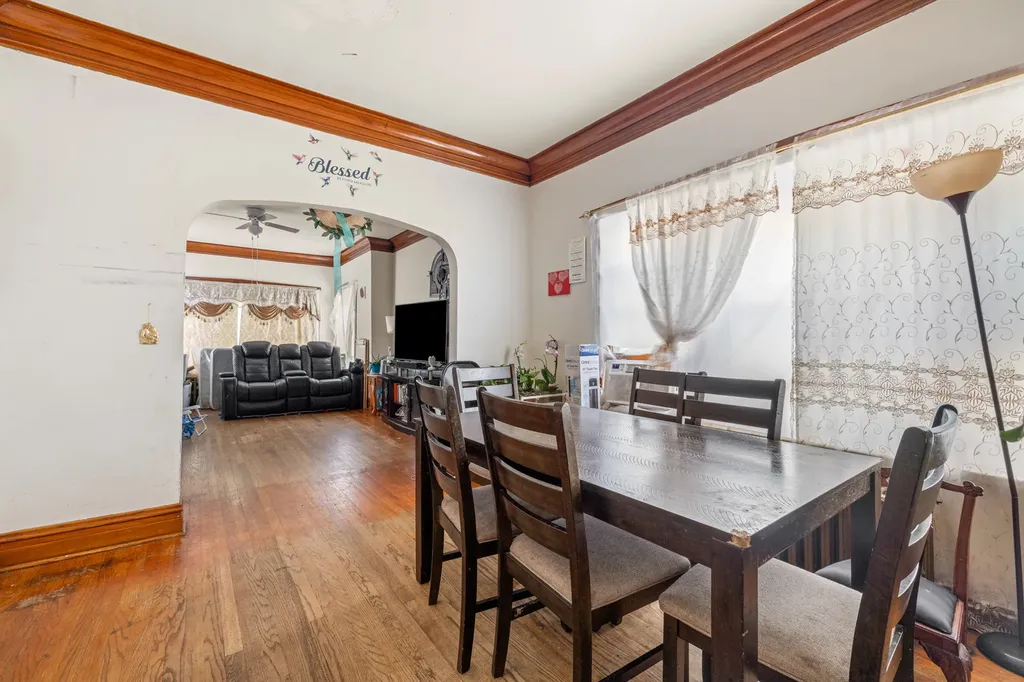 3031 North Davlin Court Chicago IL 60618
