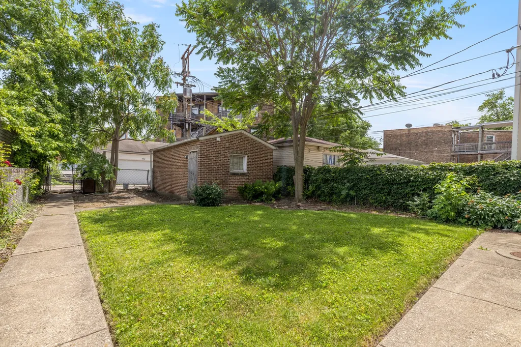 3031 North Davlin Court Chicago IL 60618