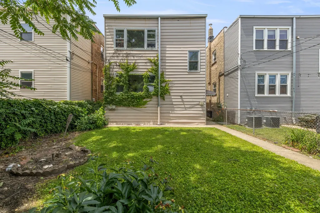 3031 North Davlin Court Chicago IL 60618