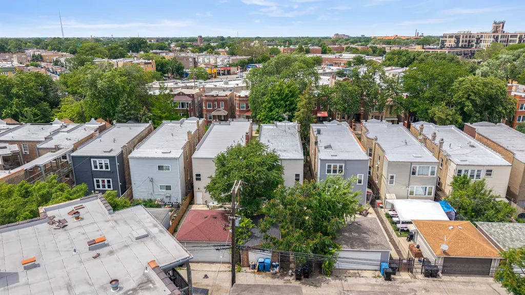 3031 North Davlin Court Chicago IL 60618