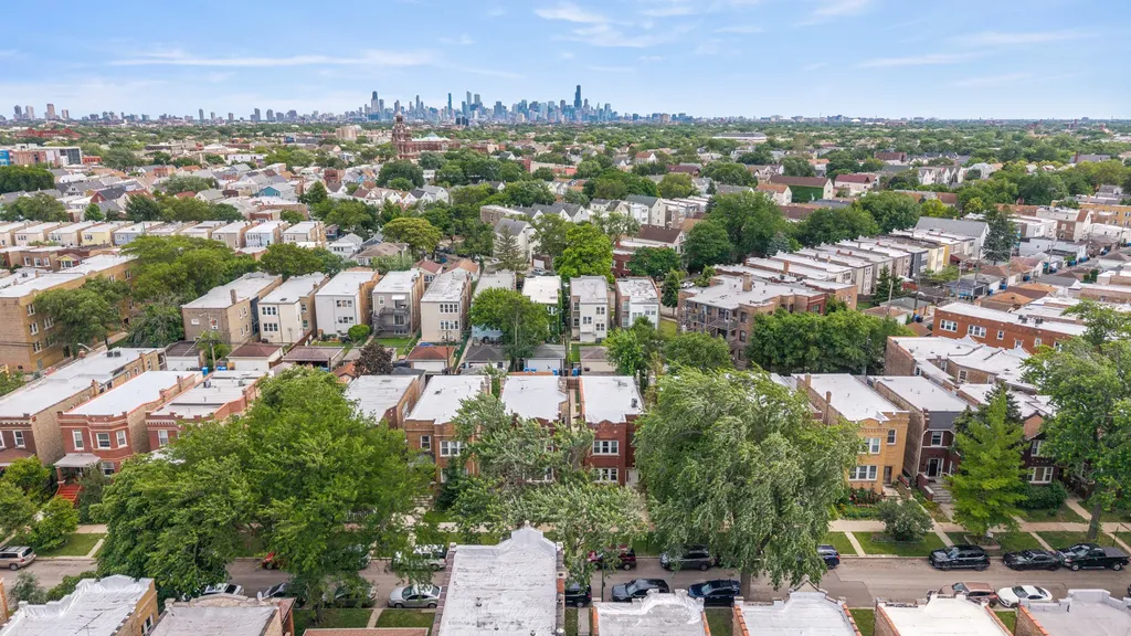 3031 North Davlin Court Chicago IL 60618