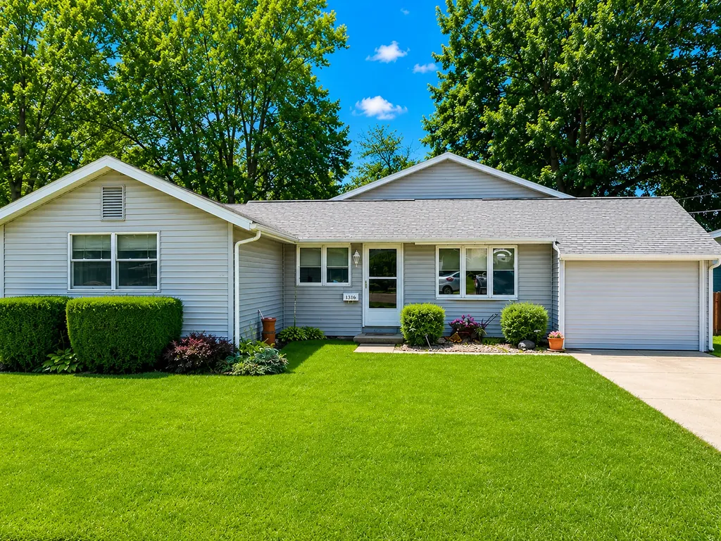 1105 Avenue I Sterling IL 61081