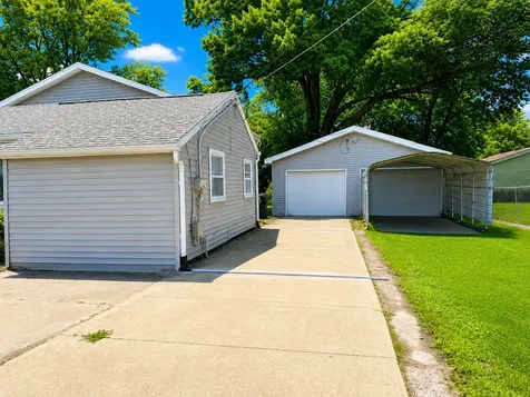 1105 Avenue I Sterling IL 61081