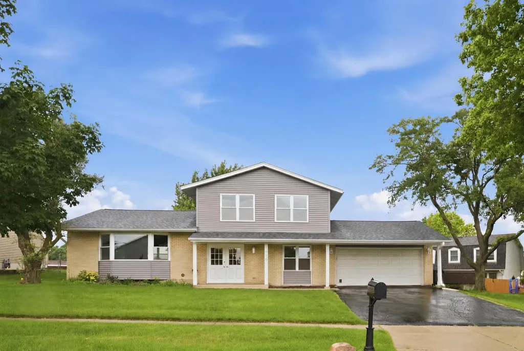 1596 Texas Street Elk Grove Village IL 60007