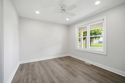 1596 Texas Street Elk Grove Village IL 60007