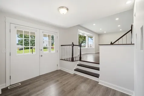 1596 Texas Street Elk Grove Village IL 60007