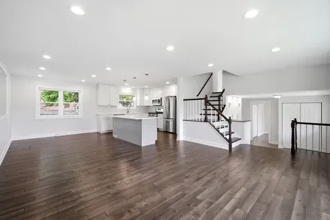 1596 Texas Street Elk Grove Village IL 60007