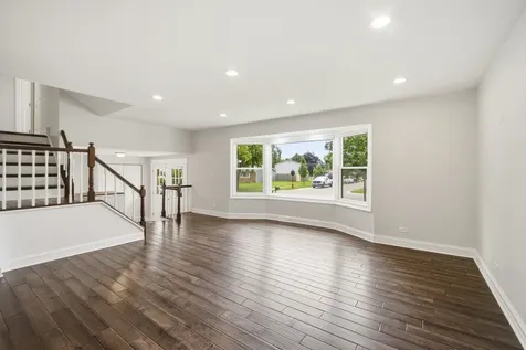1596 Texas Street Elk Grove Village IL 60007