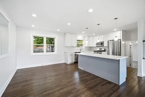 1596 Texas Street Elk Grove Village IL 60007