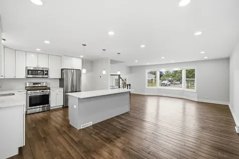 1596 Texas Street Elk Grove Village IL 60007