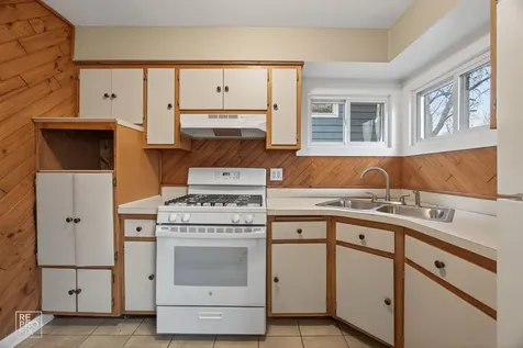 33704 North Oakland Drive Gages Lake IL 60030