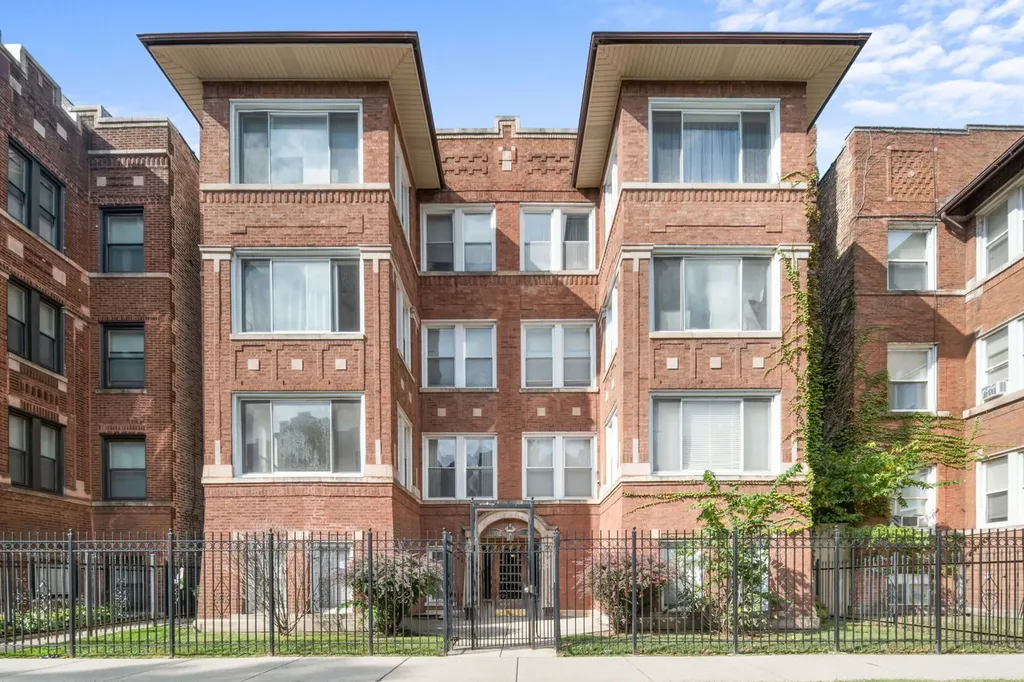 6742 South Clyde Avenue Chicago IL 60649