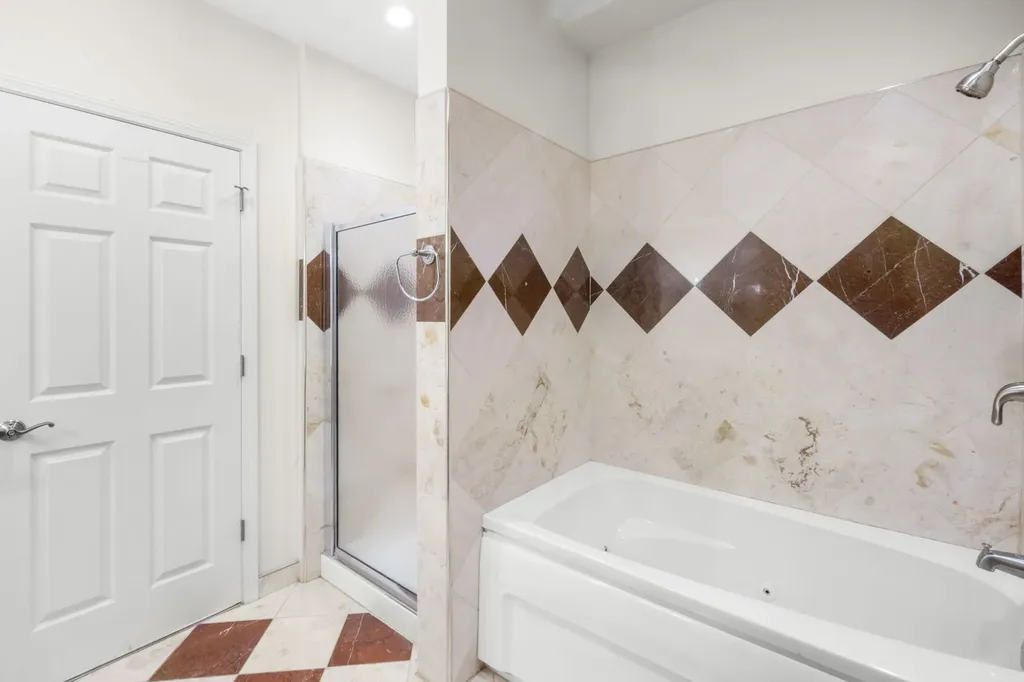 6742 South Clyde Avenue Chicago IL 60649