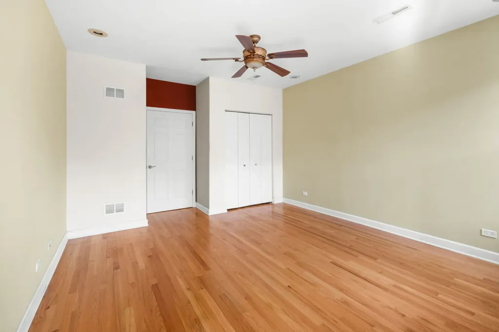 6742 South Clyde Avenue Chicago IL 60649
