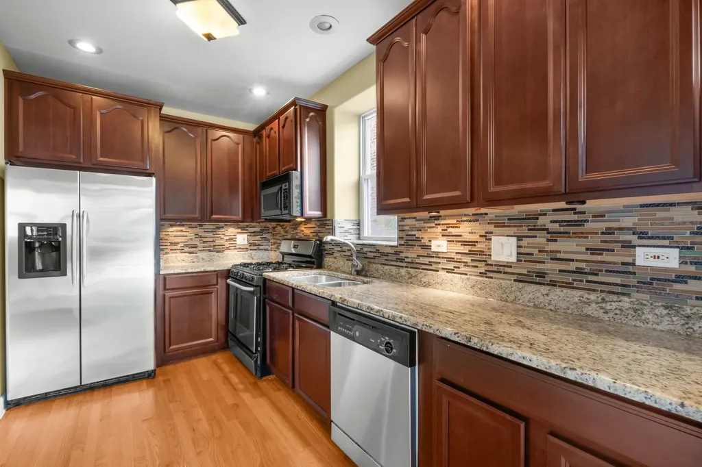 6742 South Clyde Avenue Chicago IL 60649