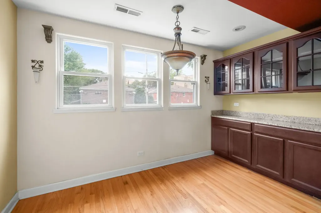 6742 South Clyde Avenue Chicago IL 60649