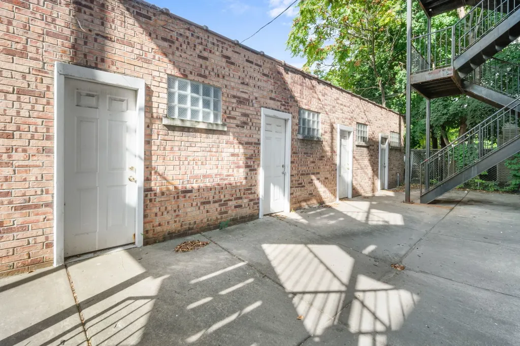 6742 South Clyde Avenue Chicago IL 60649