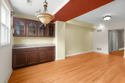 6742 South Clyde Avenue Chicago IL 60649