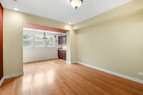 6742 South Clyde Avenue Chicago IL 60649