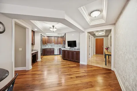 10 East Burlington Street Riverside IL 60546