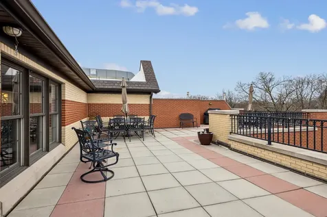 10 East Burlington Street Riverside IL 60546
