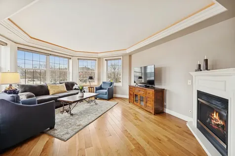 10 East Burlington Street Riverside IL 60546
