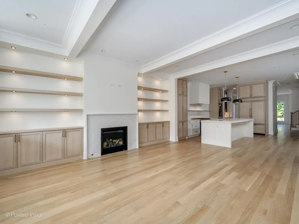 4132 North Claremont Avenue Chicago IL 60618