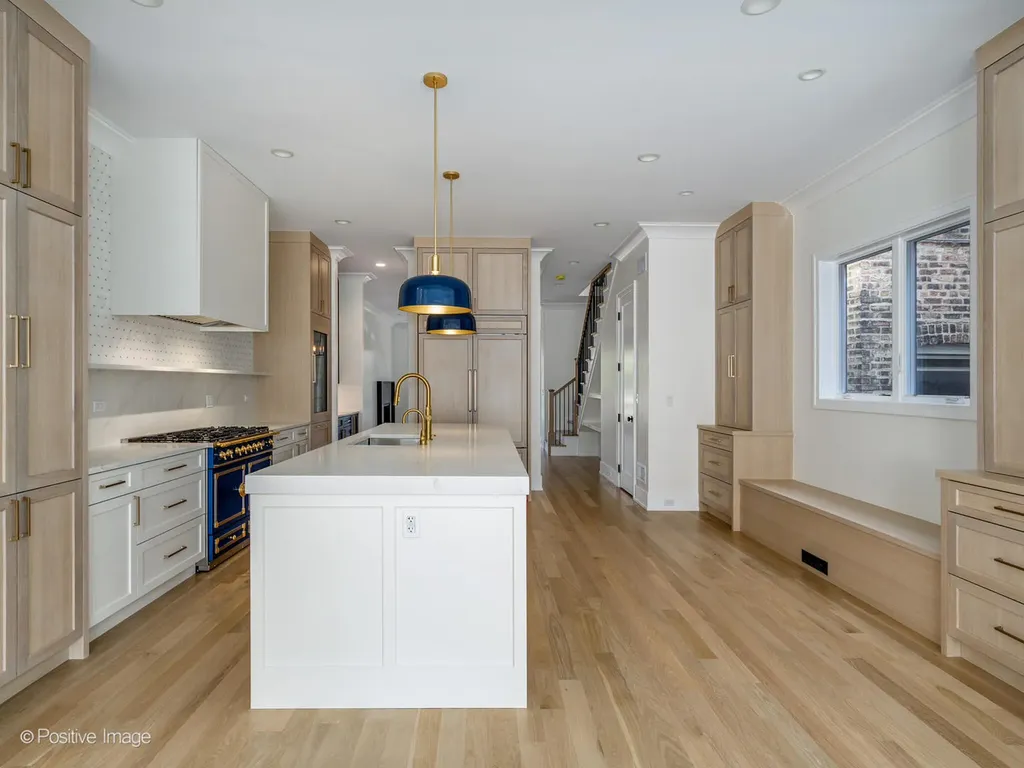 4132 North Claremont Avenue Chicago IL 60618