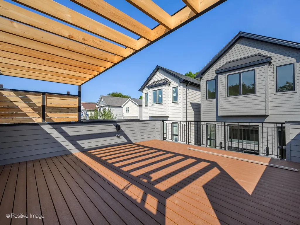 4132 North Claremont Avenue Chicago IL 60618