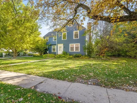 615 Dean Street Woodstock IL 60098