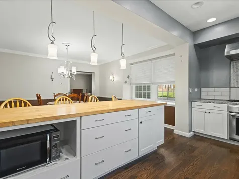 615 Dean Street Woodstock IL 60098
