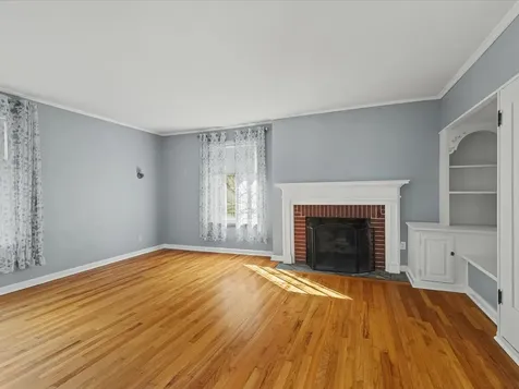 615 Dean Street Woodstock IL 60098
