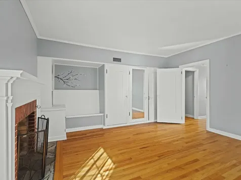 615 Dean Street Woodstock IL 60098