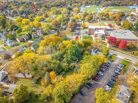 615 Dean Street Woodstock IL 60098