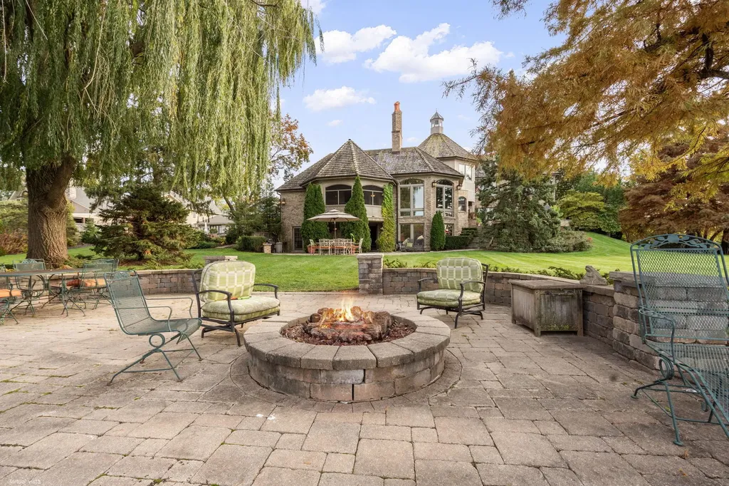 561 West 58th Street Hinsdale IL 60521