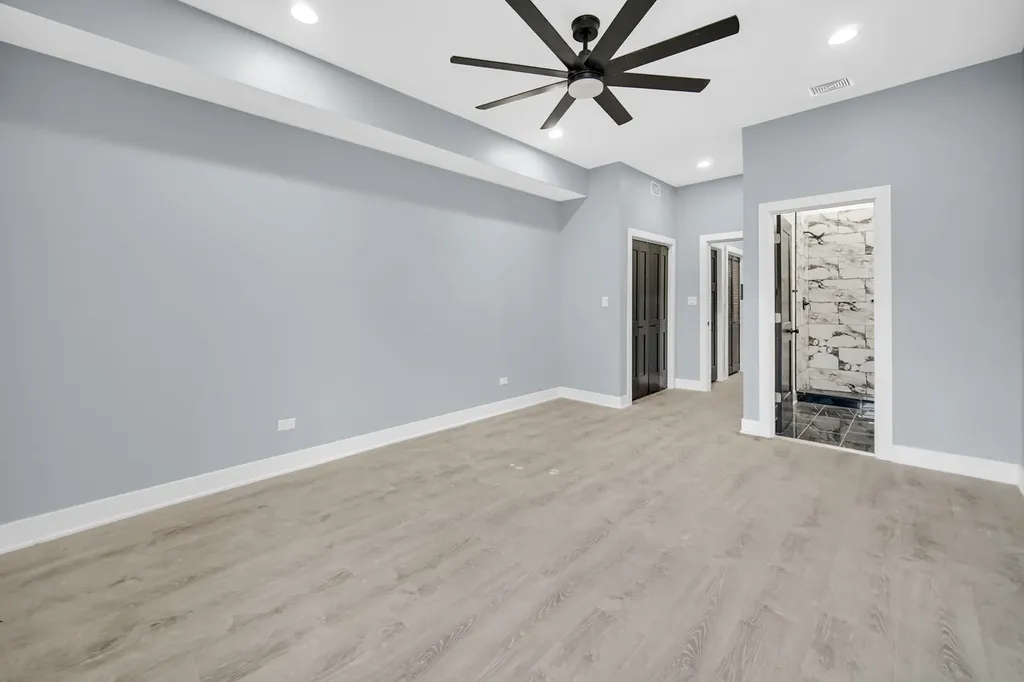 4343 South Ellis Avenue Chicago IL 60653