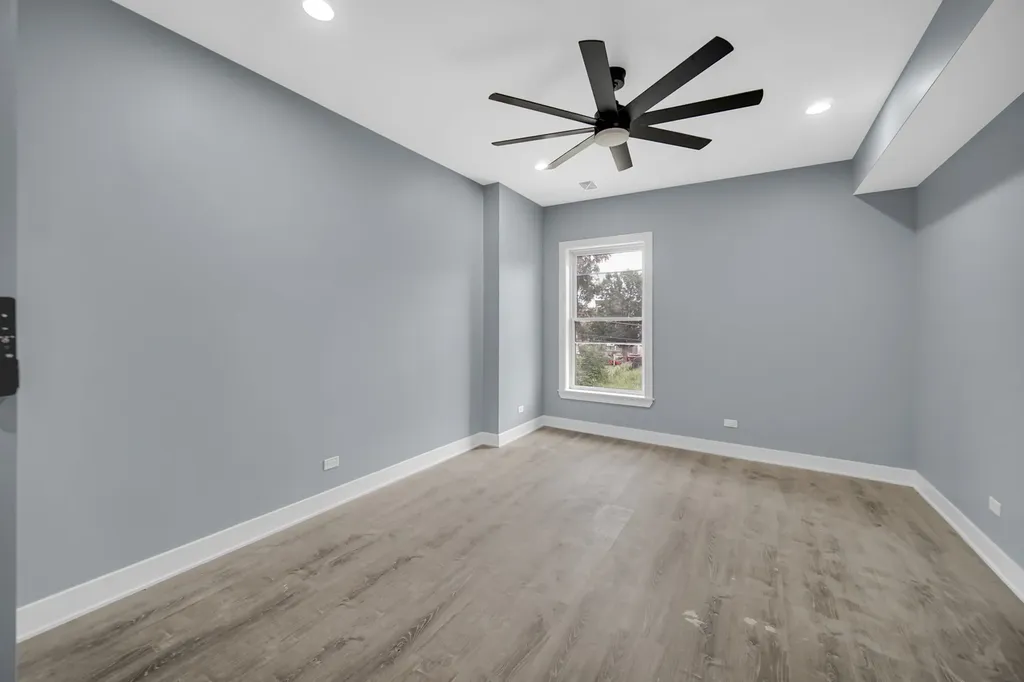 4343 South Ellis Avenue Chicago IL 60653