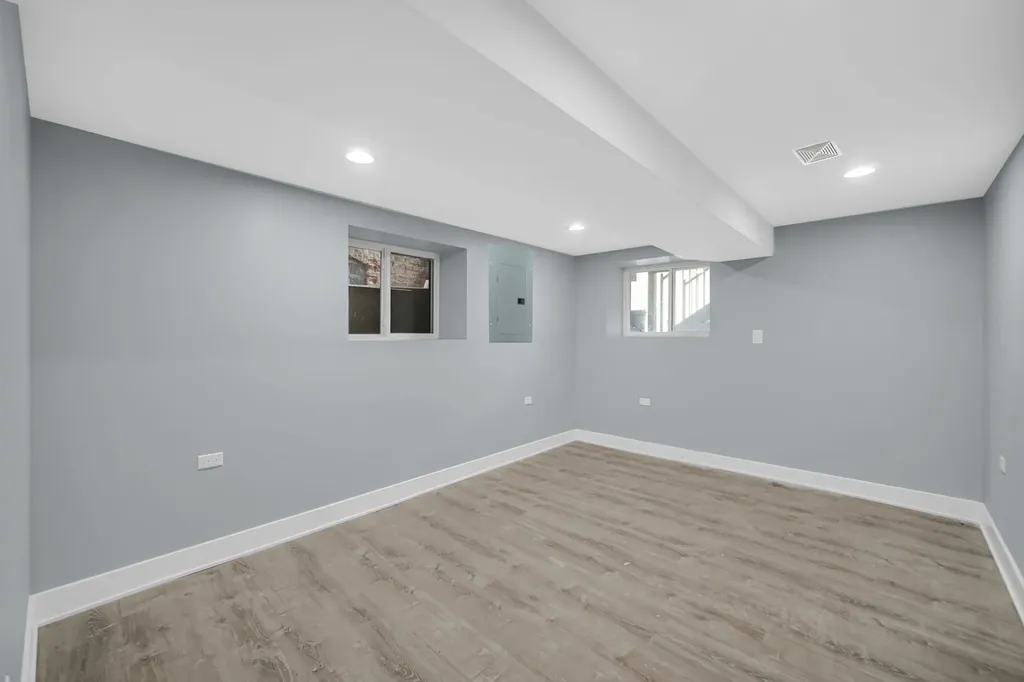 4343 South Ellis Avenue Chicago IL 60653