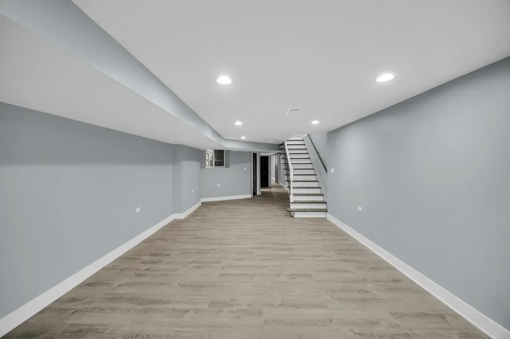 4343 South Ellis Avenue Chicago IL 60653