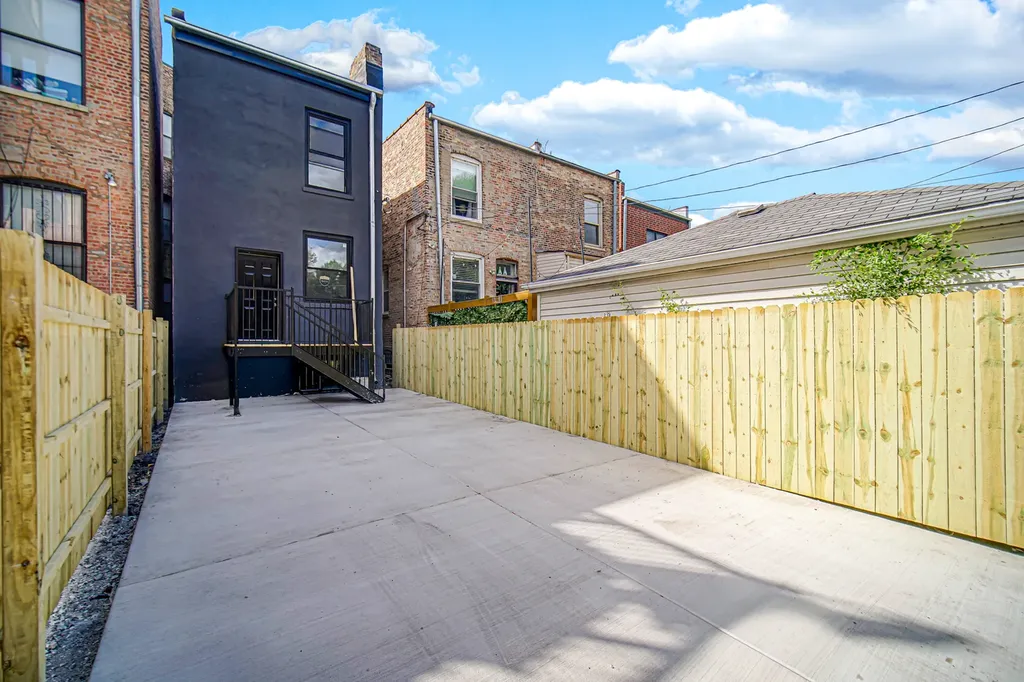 4343 South Ellis Avenue Chicago IL 60653
