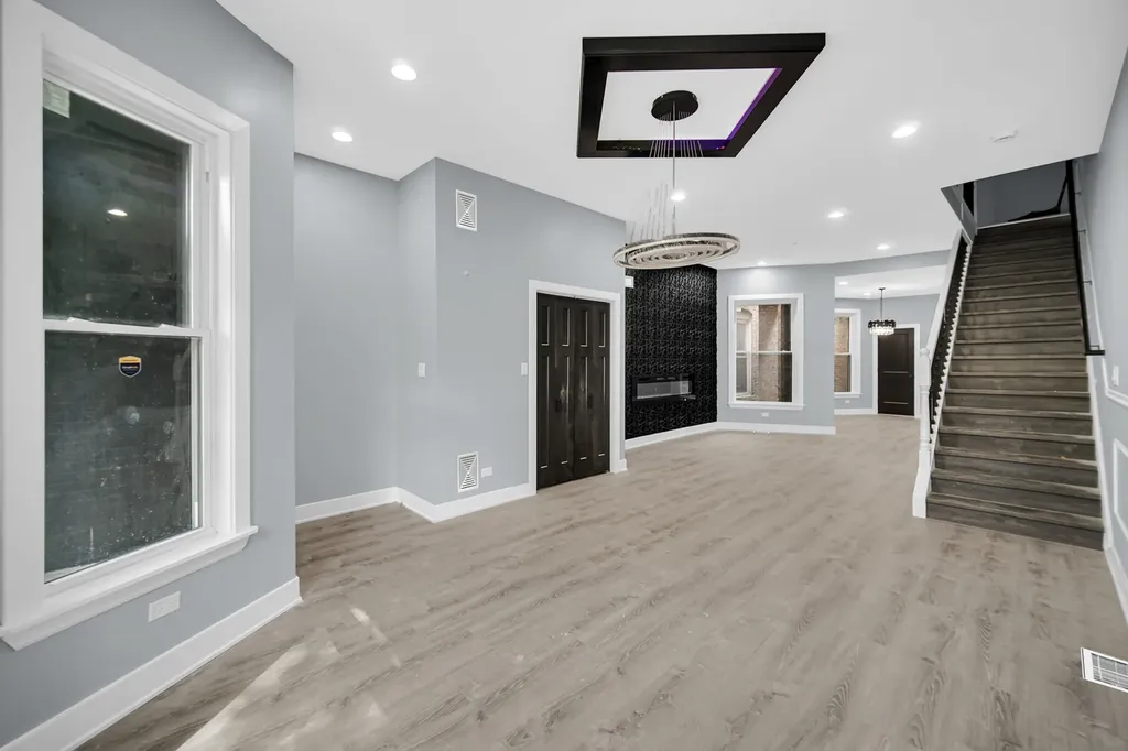 4343 South Ellis Avenue Chicago IL 60653