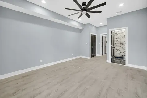 4343 South Ellis Avenue Chicago IL 60653
