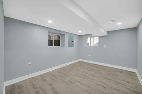 4343 South Ellis Avenue Chicago IL 60653