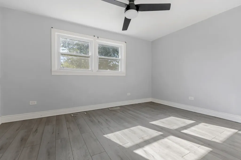 245 West 43rd Street Chicago IL 60609