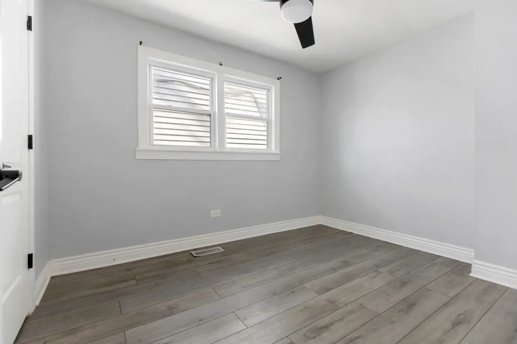 245 West 43rd Street Chicago IL 60609