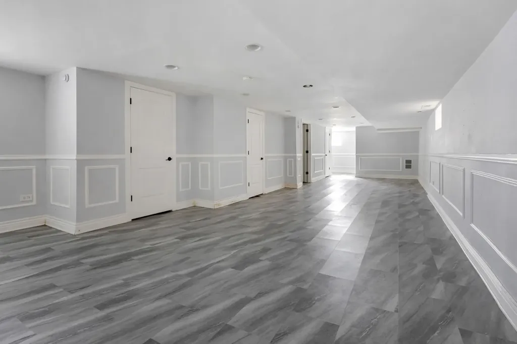 245 West 43rd Street Chicago IL 60609