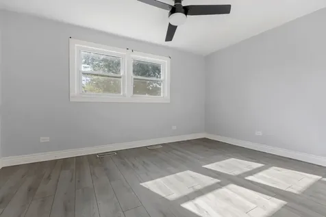 245 West 43rd Street Chicago IL 60609