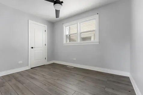 245 West 43rd Street Chicago IL 60609